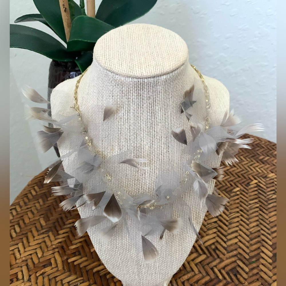 Anthropologie Serefina Feather Necklace in Gold - Picture 5 of 8